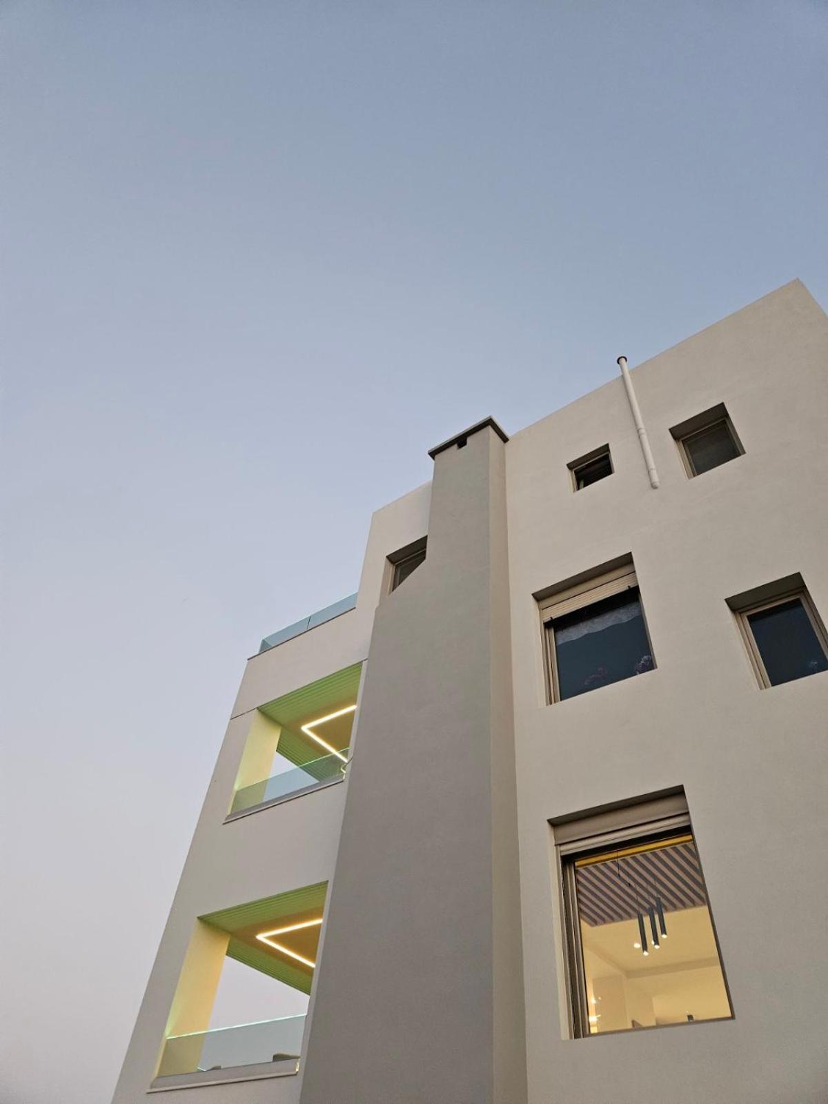 Calm & Dreamy Luxury Apts Pírgos Exteriör bild